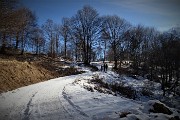 32 Sulla stradetta ora pianeggiante e ricoperta di neve